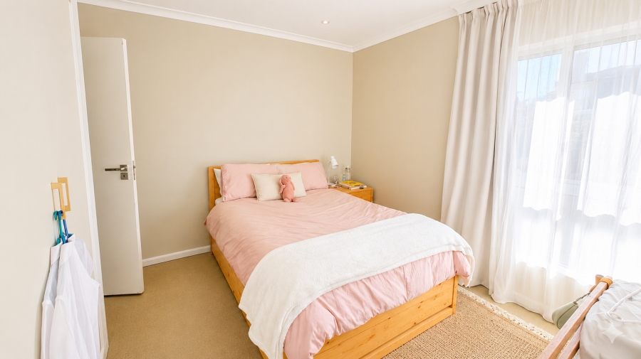 To Let 4 Bedroom Property for Rent in Table View Western Cape